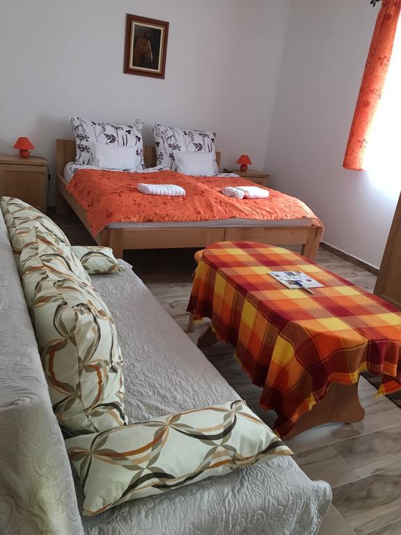 Csipke Lovaspanzio Orfu Bagian luar foto