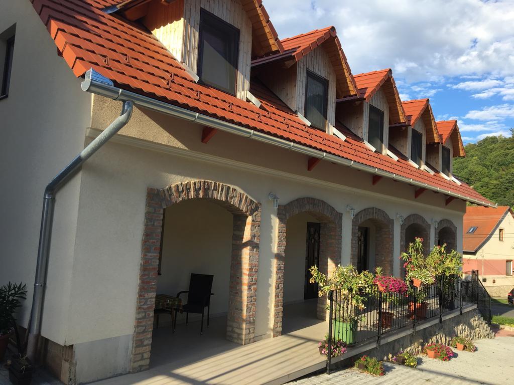 Csipke Lovaspanzio Orfu Bagian luar foto